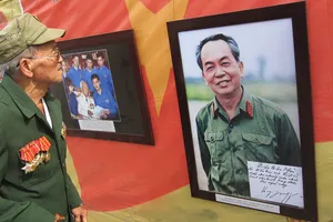 Triễn lãm ảnh tại khu mộ Đại tướng Võ Nguyên Giáp